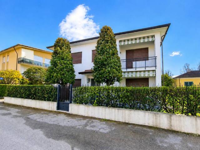 Casa indipendente in vendita a Carrara MS