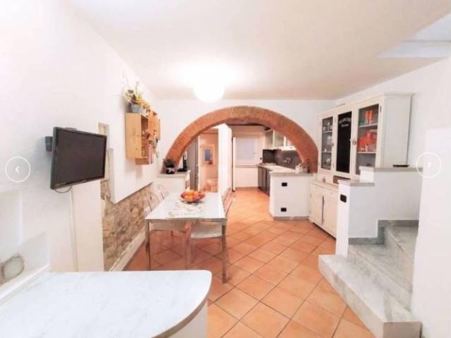 Casa indipendente in vendita a Carrara MS