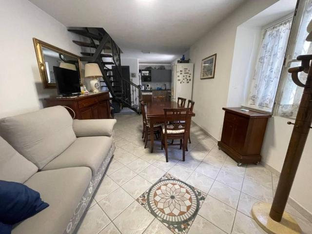 Casa indipendente in vendita a Carrara MS