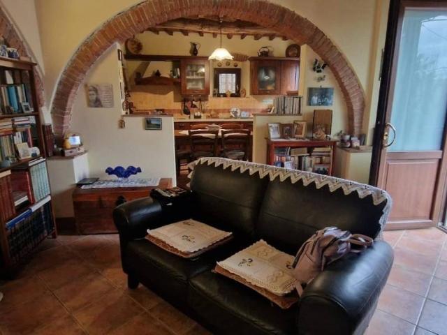 Casa indipendente in vendita a Carrara MS