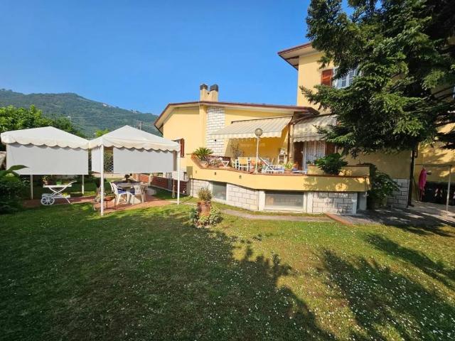 Casa indipendente in vendita a Carrara MS