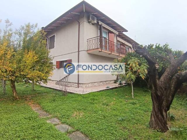 Casa indipendente in vendita a Carrara MS