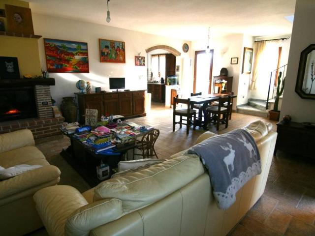 Casa indipendente in vendita a Carrara MS