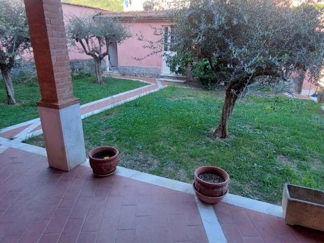 Casa indipendente in vendita a Carrara MS