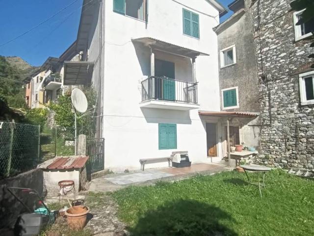 Casa indipendente in vendita a Carrara MS