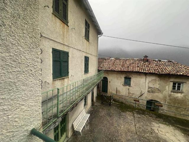 Casa indipendente in vendita a Carrega Ligure AL