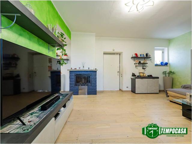 Casa indipendente in vendita a Carugate MI