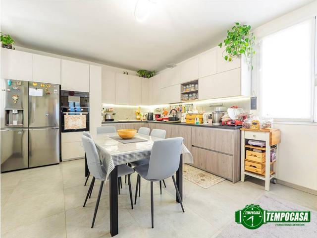 Casa indipendente in vendita a Carugate MI