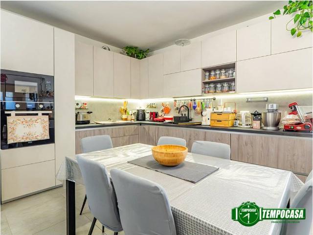 Casa indipendente in vendita a Carugate MI