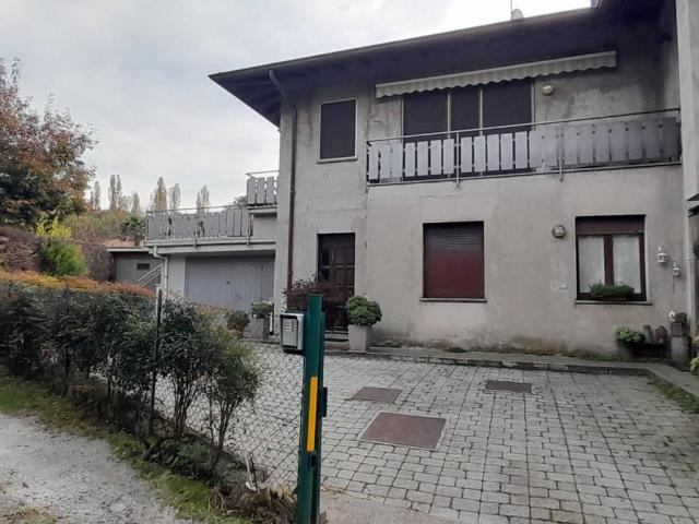 Casa indipendente in vendita a Carugo CO