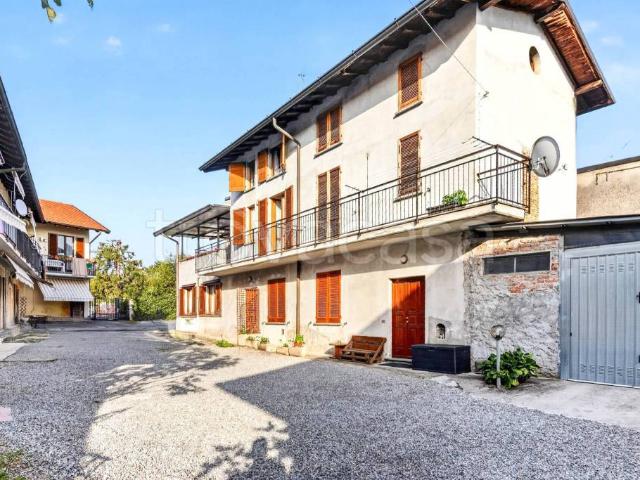 Casa indipendente in vendita a Carugo via per Gattedo