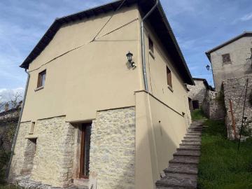 Casa indipendente in vendita a Cascia PG