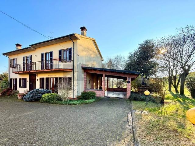Casa indipendente in vendita a Casanova Lonati PV