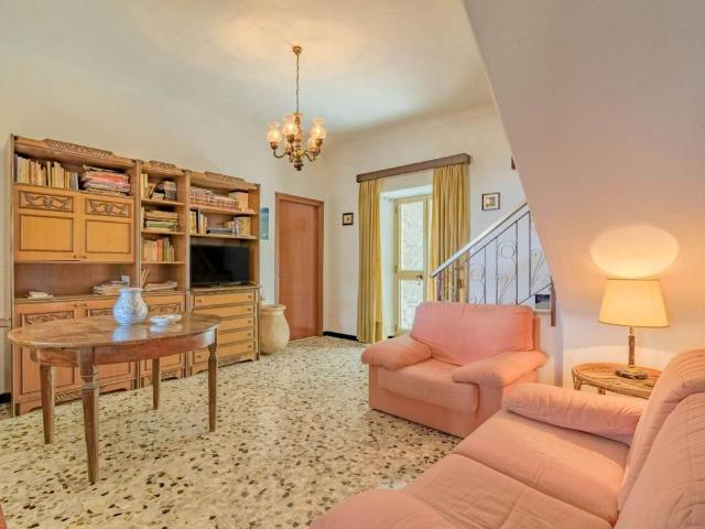 Casa indipendente in vendita a Casanova Lerrone SV