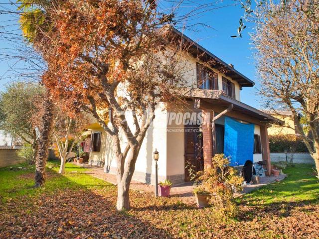 Villa in vendita a Casalvolone NO