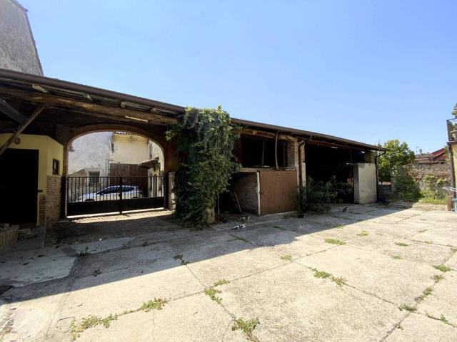 Casa indipendente in vendita a Casalromano MN