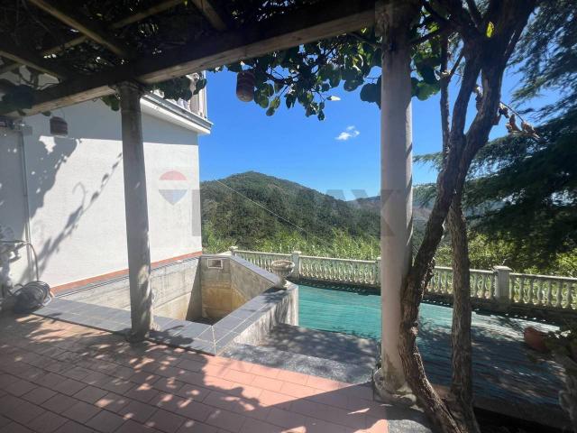 Casa indipendente in vendita a Casarza Ligure