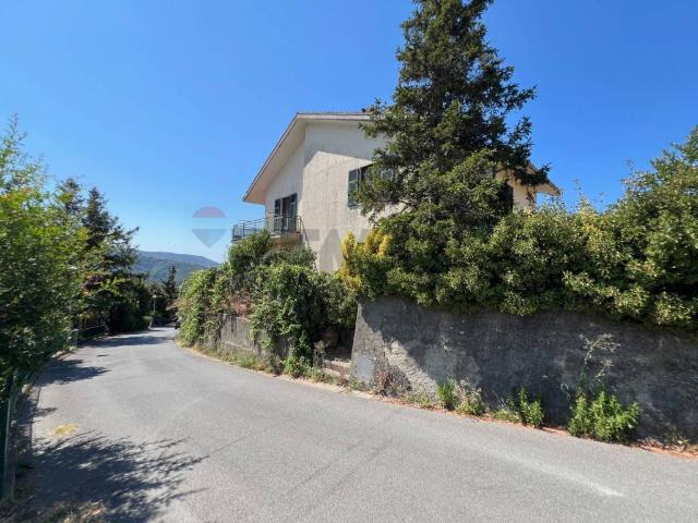 Casa indipendente in vendita a Casarza Ligure GE