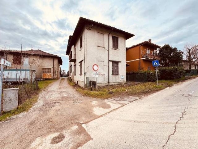 Casa indipendente in vendita a Casatenovo LC