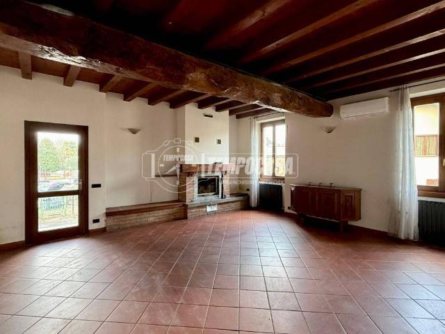 Casa indipendente in vendita a Casatenovo LC
