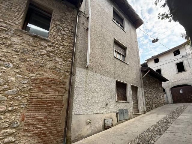 Casa indipendente in vendita a Casazza BG
