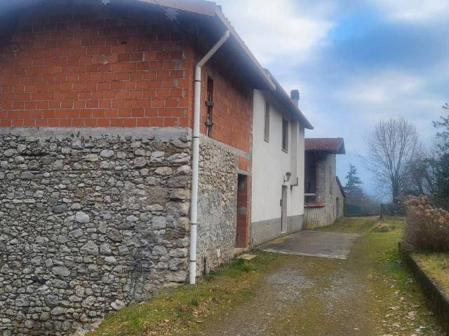 Casa indipendente in vendita a Casazza BG