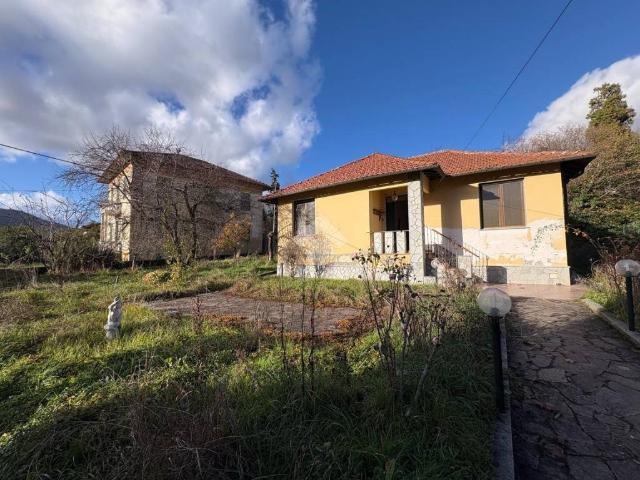Casa indipendente in vendita a Casella GE