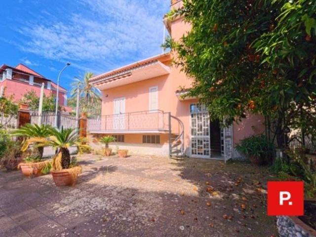 Casa indipendente in vendita a Caserta CE