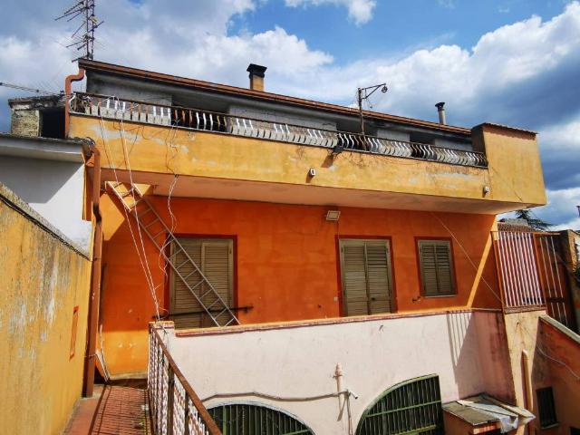 Casa indipendente in vendita a Caserta CE