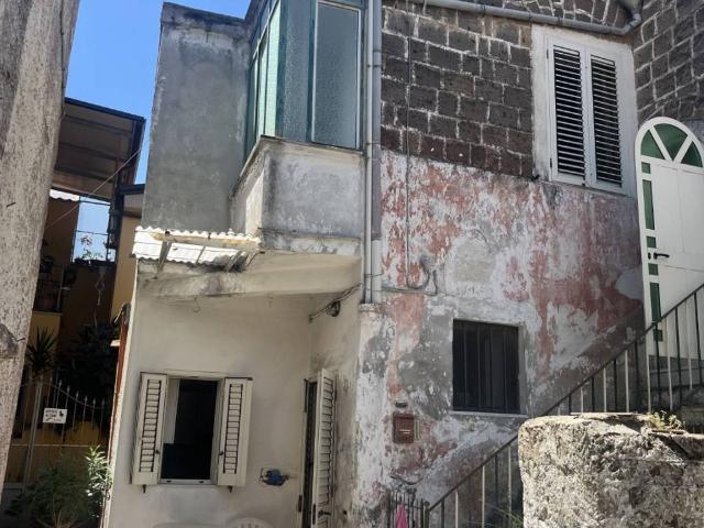 Casa indipendente in vendita a Caserta CE