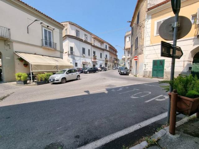 Casa indipendente in vendita a Caserta CE