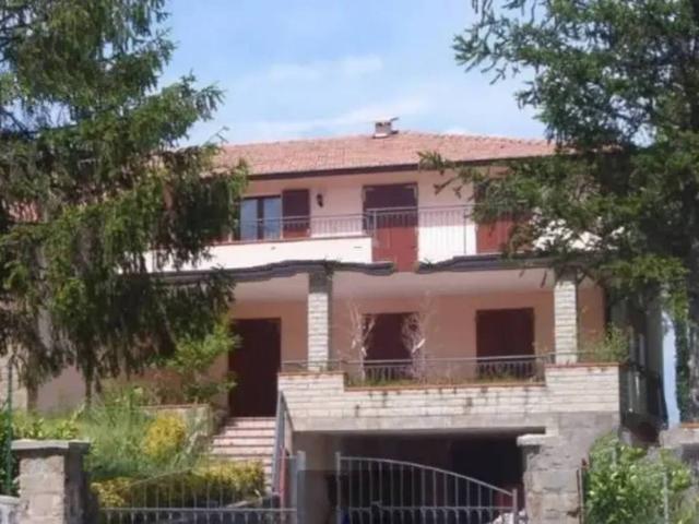 Casa indipendente in vendita a Casina RE