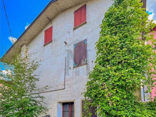 Casa indipendente in vendita a Casina RE