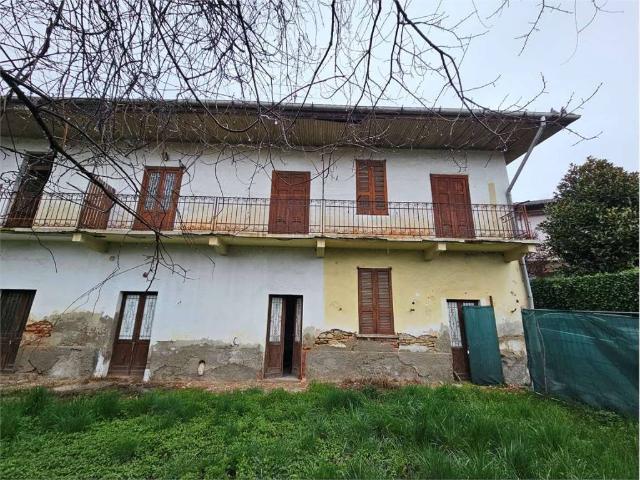Casa indipendente in vendita a Casorate Sempione VA