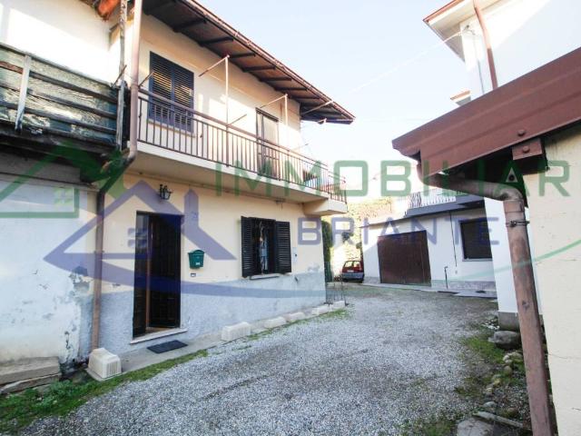Casa indipendente in vendita a Casorate Sempione VA