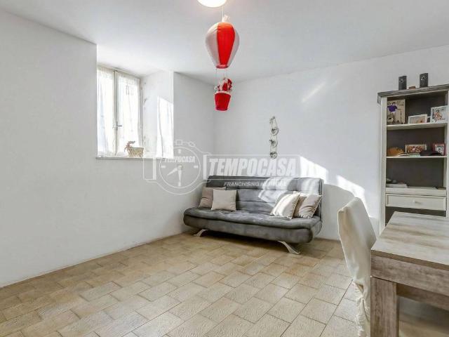 Casa indipendente in vendita a Casorate Sempione VA