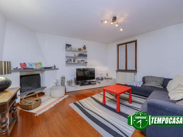 Casa indipendente in vendita a Casorate Primo