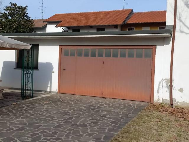 Casa indipendente in vendita a Casorezzo MI