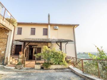 Casa indipendente in vendita a Casperia RI