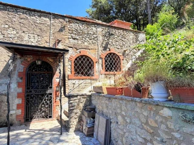 Casa indipendente in vendita a Casperia RI