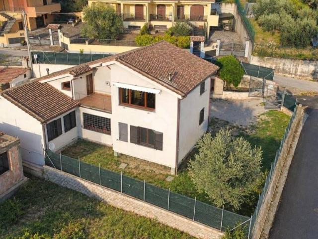 Casa indipendente in vendita a Casperia via Meleta