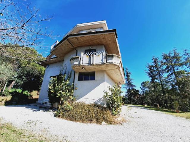 Casa indipendente in vendita a Castorano AP