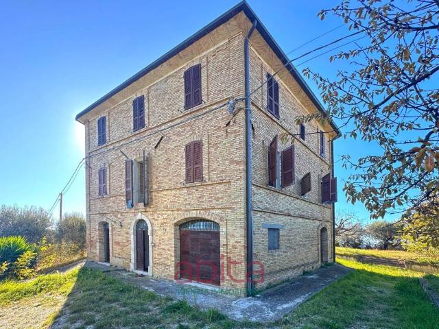 Casa indipendente in vendita a Castorano AP