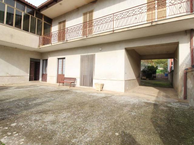 Casa indipendente in vendita a Castel Morrone CE