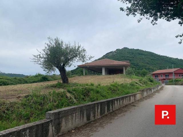 Casa indipendente in vendita a Castel Morrone CE