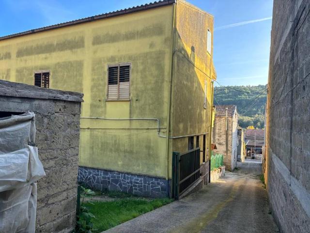 Casa indipendente in vendita a Castel Morrone CE