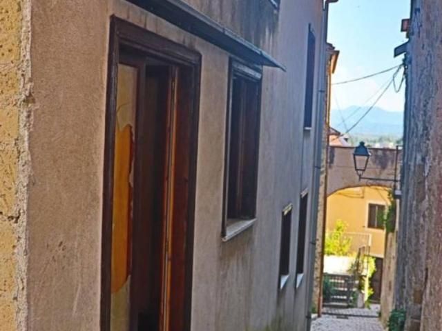 Casa indipendente in vendita a Castel Campagnano CE
