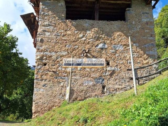 Casa indipendente in vendita a Castel Condino TN