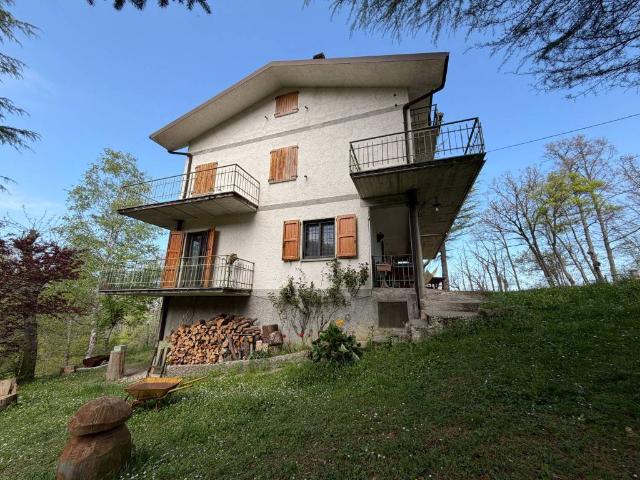 Casa indipendente in vendita a Castel d'Aiano BO