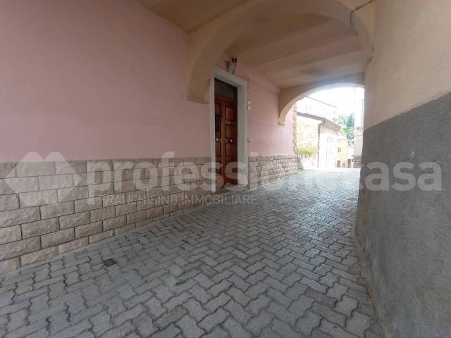Casa indipendente in vendita a Castel del Giudice IS